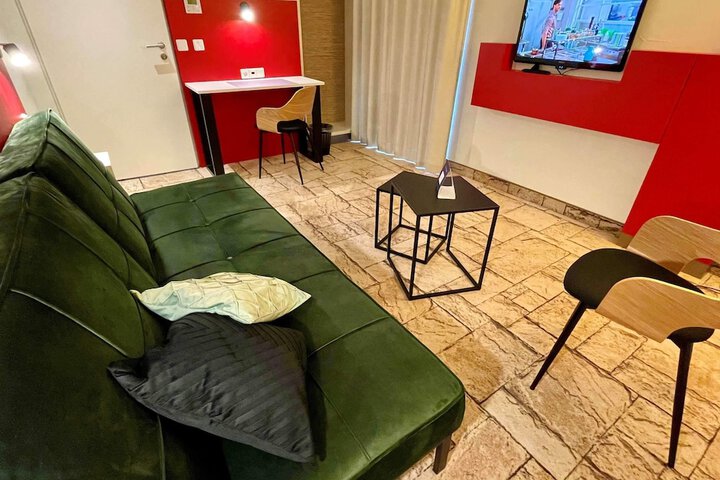 Room 13 of 48