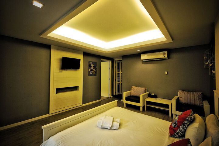 Room 9 of 69