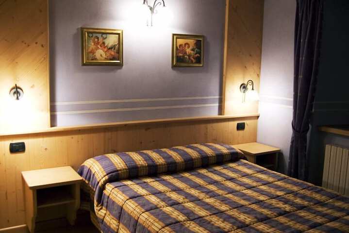 Room 4 of 30