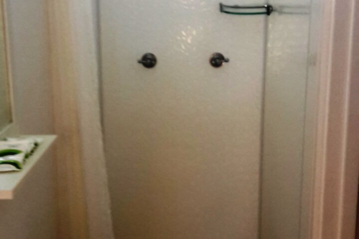 Room 53 of 68