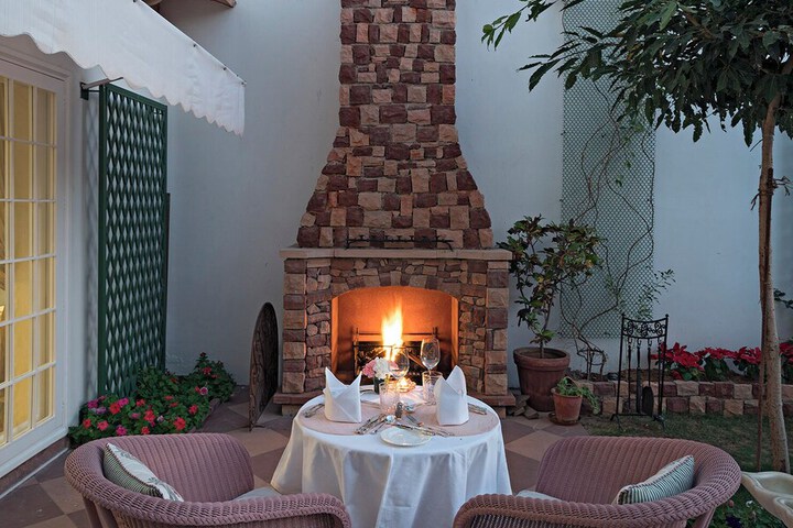 Dining 73 of 79