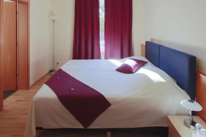 Room 5 of 19