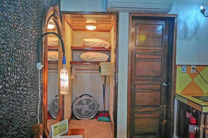 Room 9 of 89