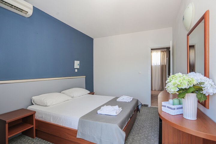 Room 15 of 79