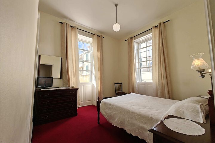 Room 38 of 141