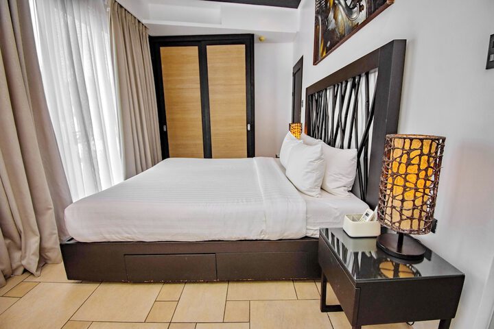 Room 37 of 208