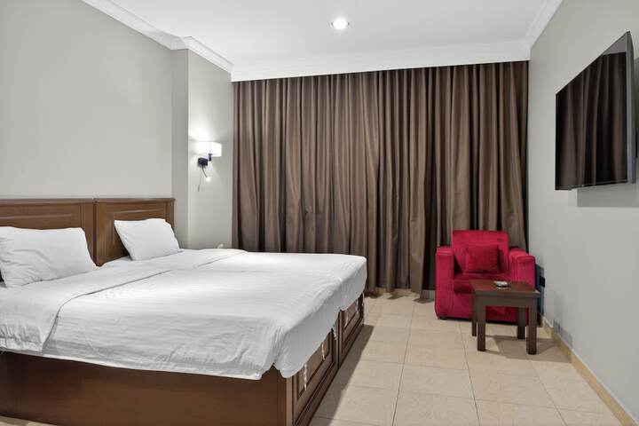 Room 5 of 8