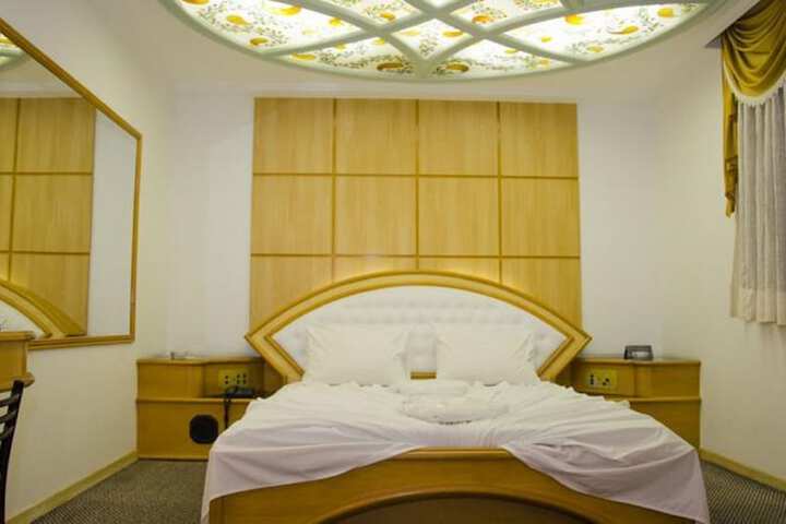 Room 16 of 27