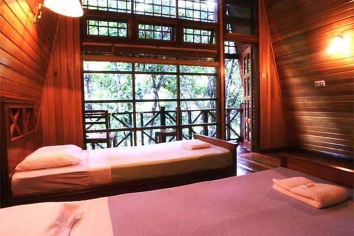 Room 6 of 15