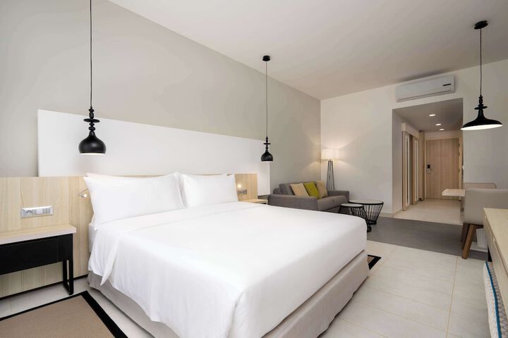 Room 25 of 102