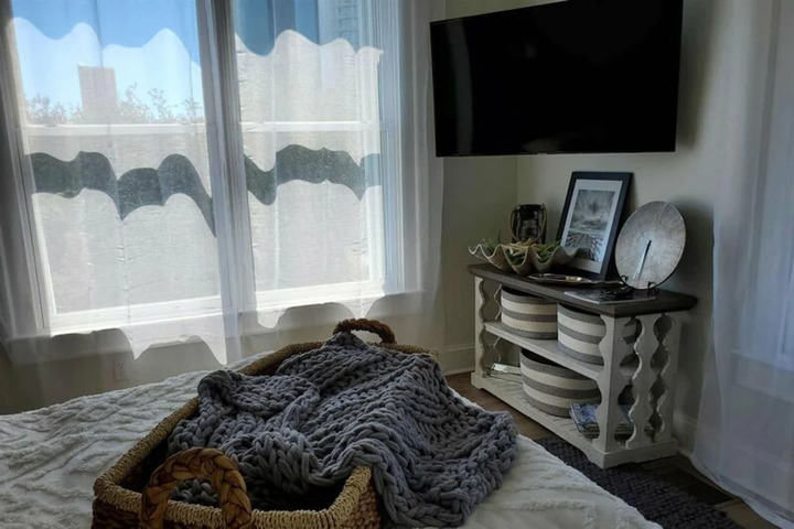 Room 3 of 7