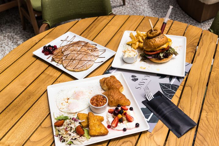 Dining 72 of 96