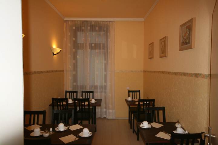 Dining 15 of 16