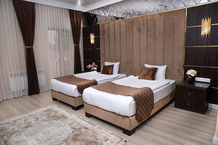 Room 9 of 37