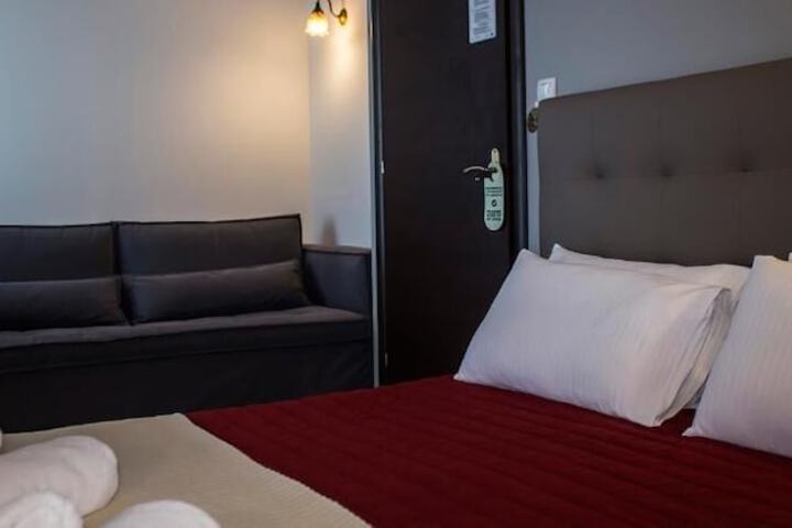 Room 8 of 25