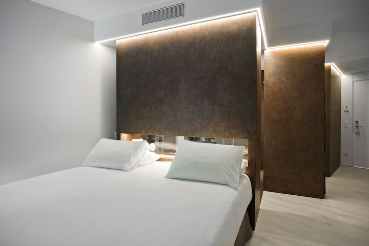 Room 5 of 42