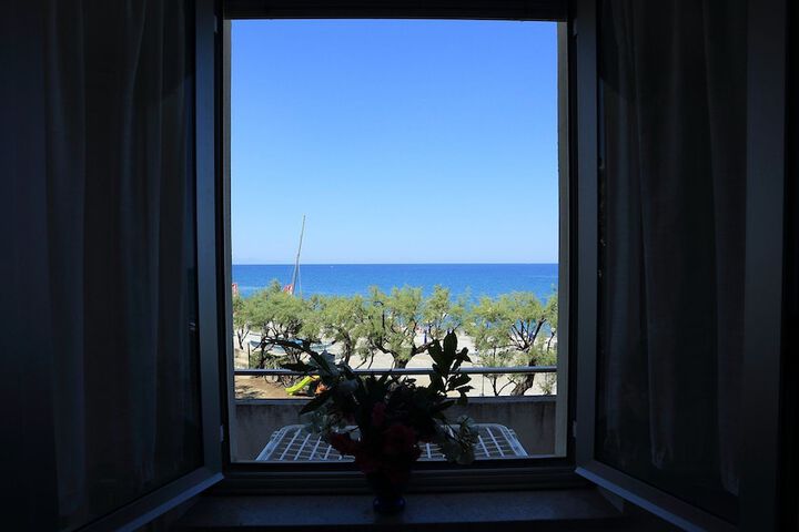 Room 2 of 44