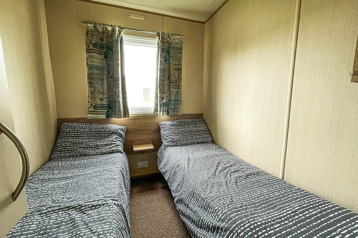 Room 4 of 12