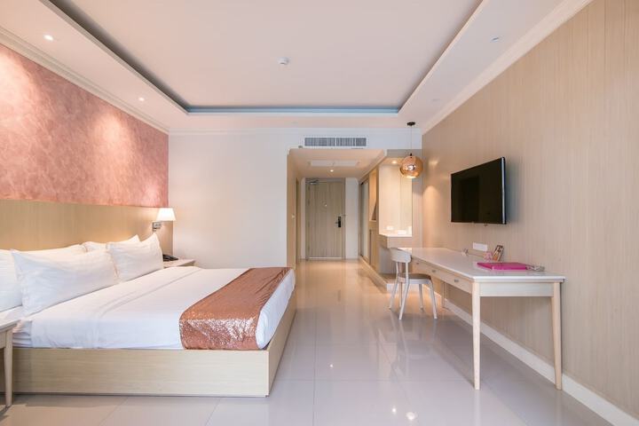 Room 28 of 284