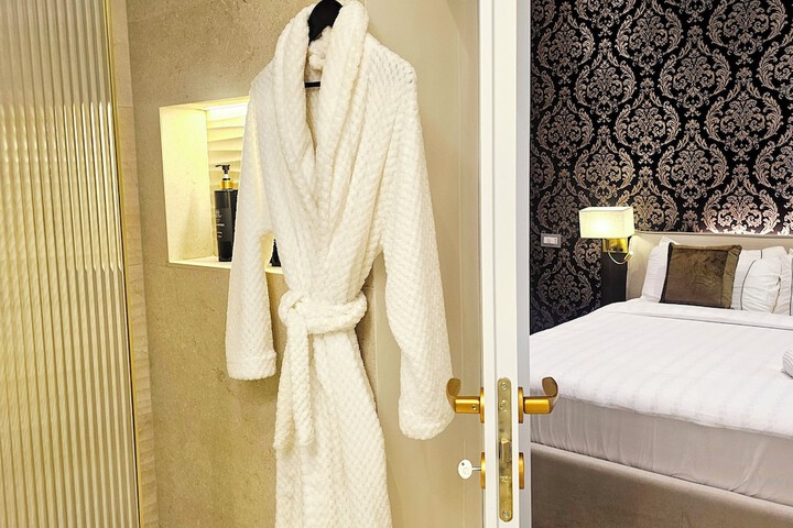 Room 43 of 68