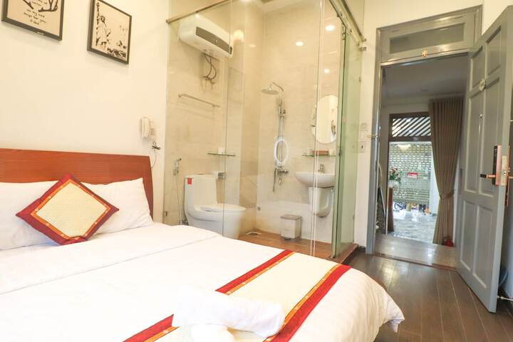 Room 14 of 15