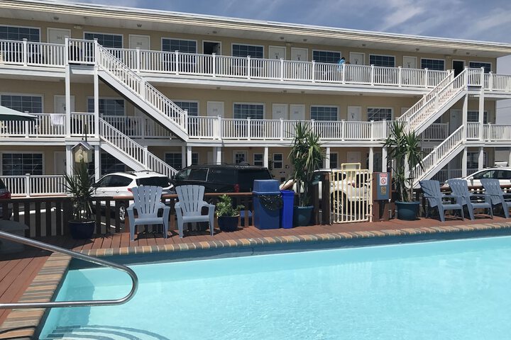 Pool 15 of 21