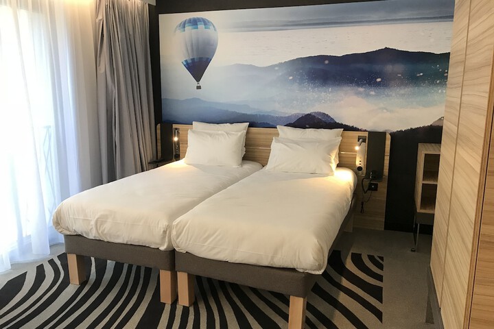 Room 5 of 81