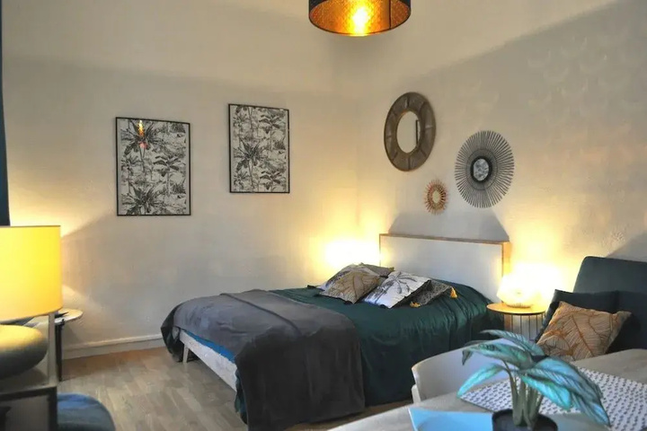 Room 4 of 12