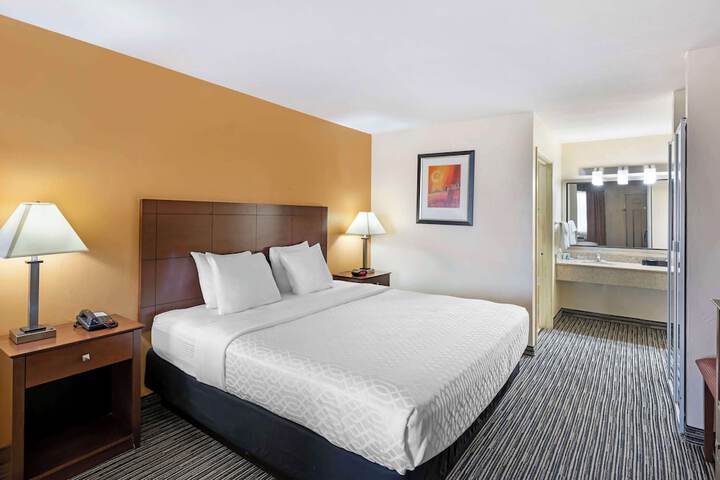 Room 11 of 24