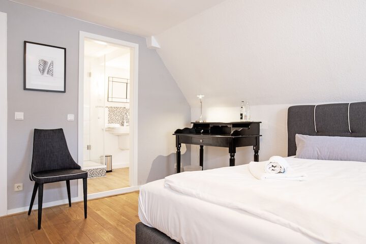 Room 2 of 26