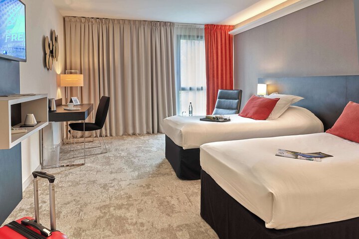 Room 9 of 40