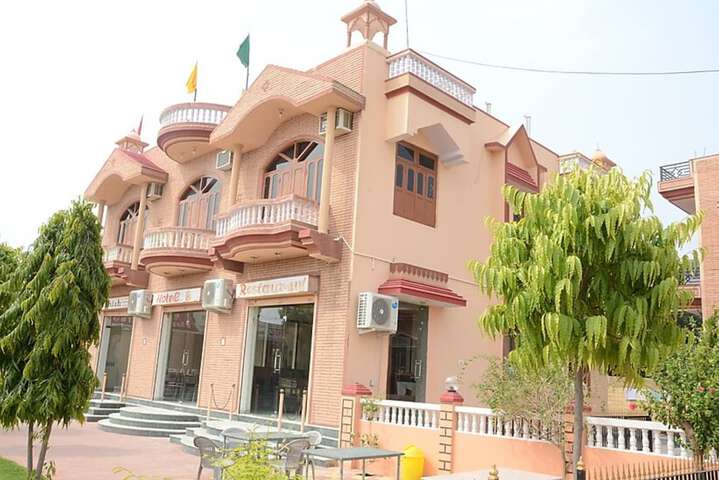 Hotel Aashish Resort