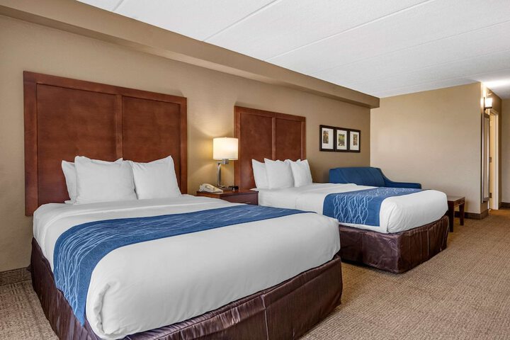 Business 2 Queen Beds Accessible (2 of 24)