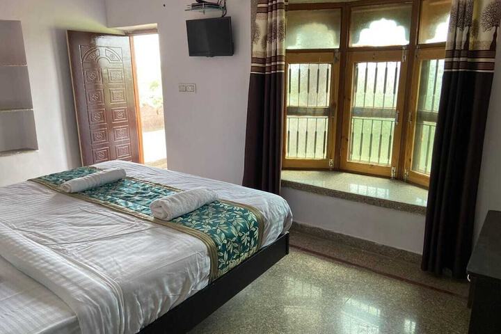 Room 4 of 7
