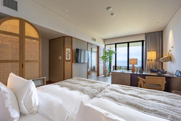 Room 4 of 66