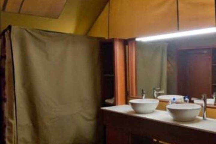 Room 11 of 16