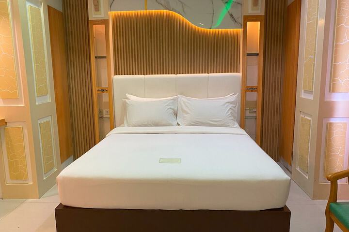 Room 4 of 13