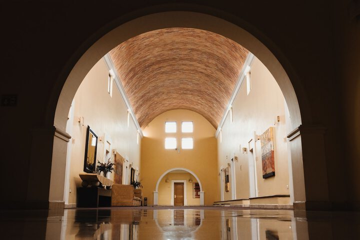 Ballroom/Hall 47 of 82