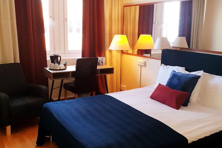 Room 18 of 48