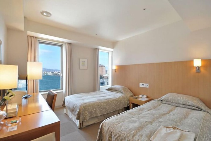 Room 14 of 32