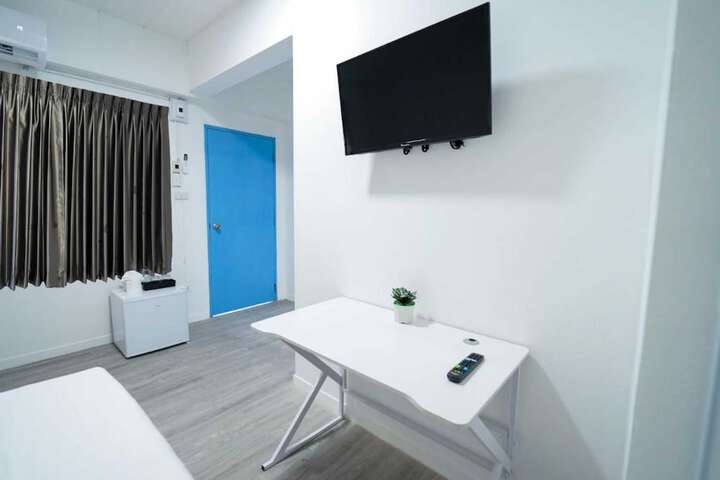 Room 6 of 25