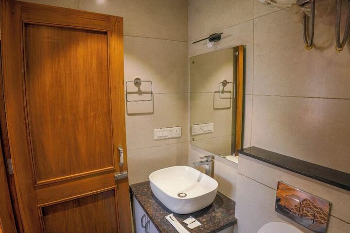Room 34 of 46