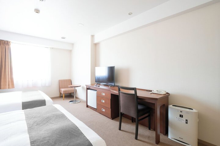 Room 3 of 74