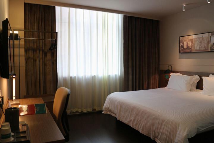 Room 21 of 29