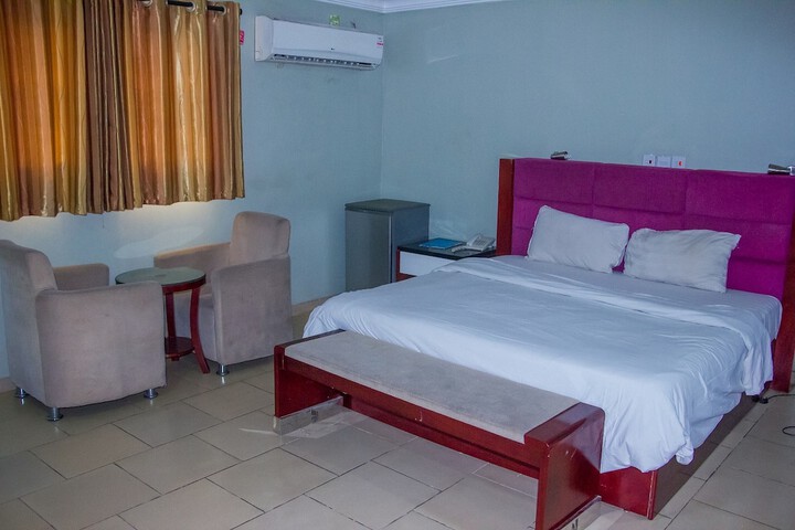 Room 21 of 48