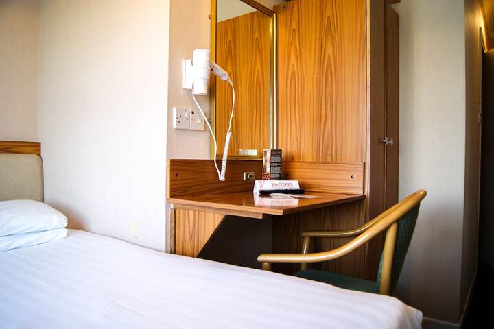 Room 19 of 118