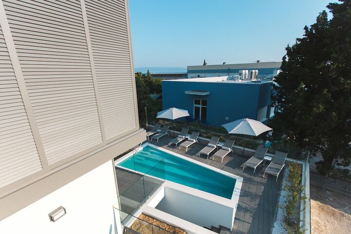 Pool 89 of 114