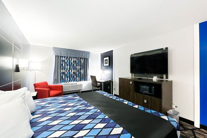 1 King Bed Accessible (1 of 14)