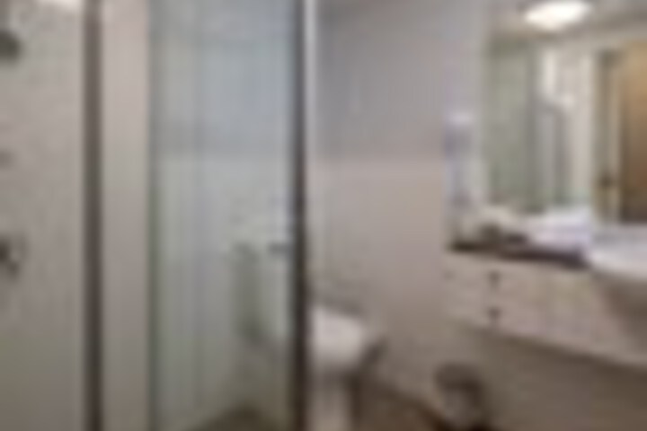 Room 128 of 210