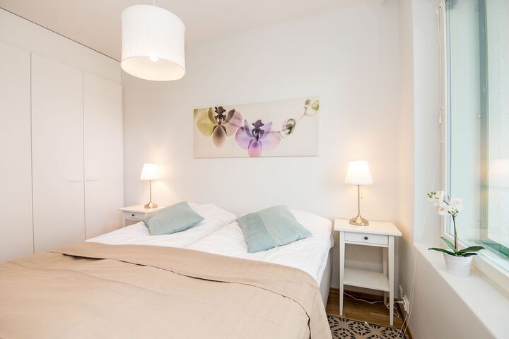 Room 4 of 77
